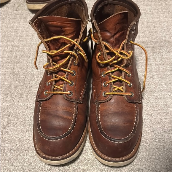 Redwing 875 Moc Toe boots - size 8 D / in great  condition. Blk laces & ylw - Picture 2 of 7